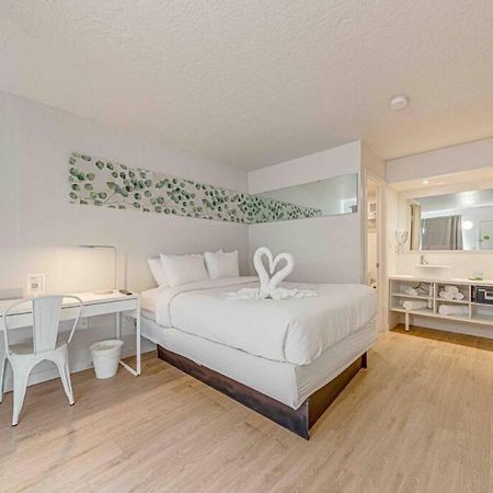 Travel Lodge By Wyndham 10 Min From Disney Kissimmee Exteriör bild
