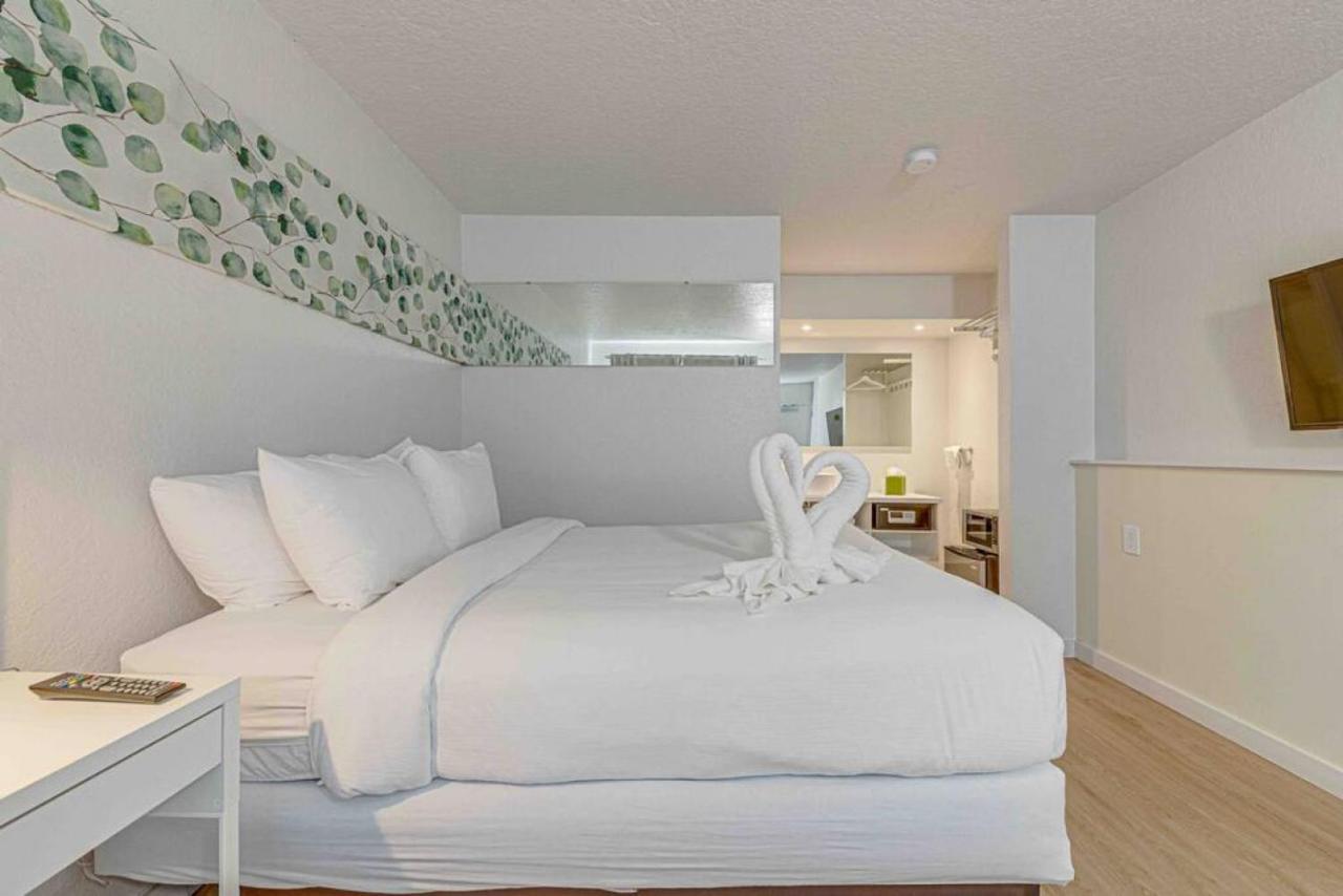 Travel Lodge By Wyndham 10 Min From Disney Kissimmee Exteriör bild