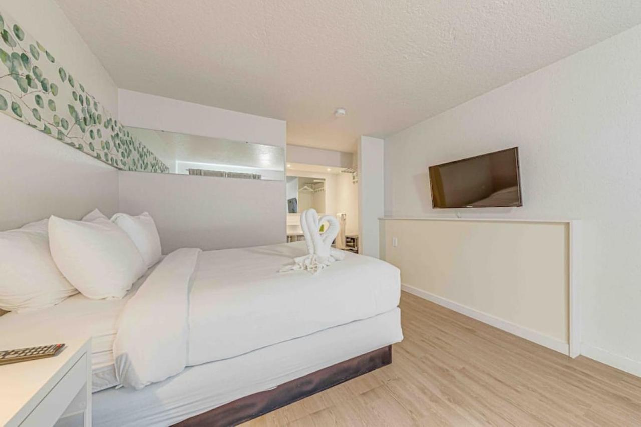 Travel Lodge By Wyndham 10 Min From Disney Kissimmee Exteriör bild