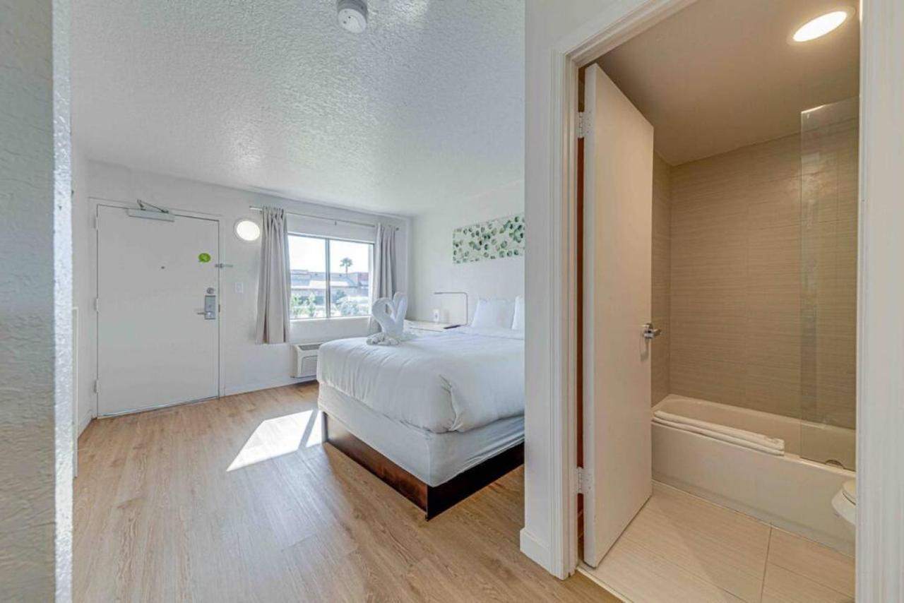 Travel Lodge By Wyndham 10 Min From Disney Kissimmee Exteriör bild